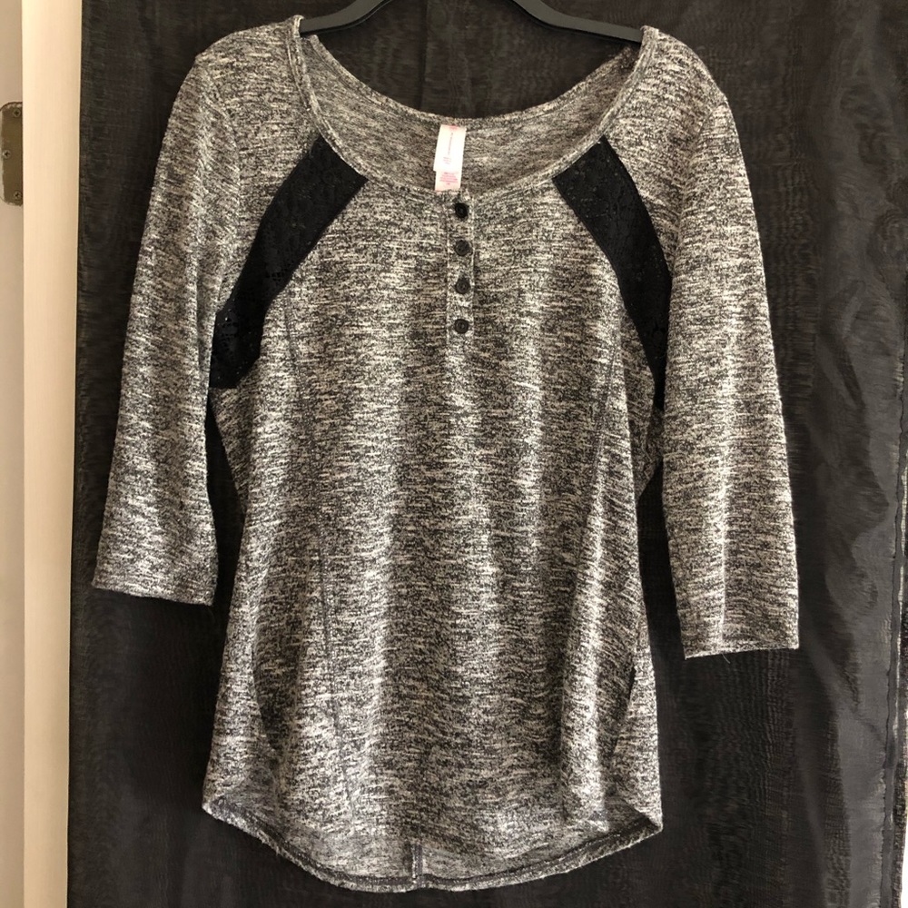 Quarter sleeve top